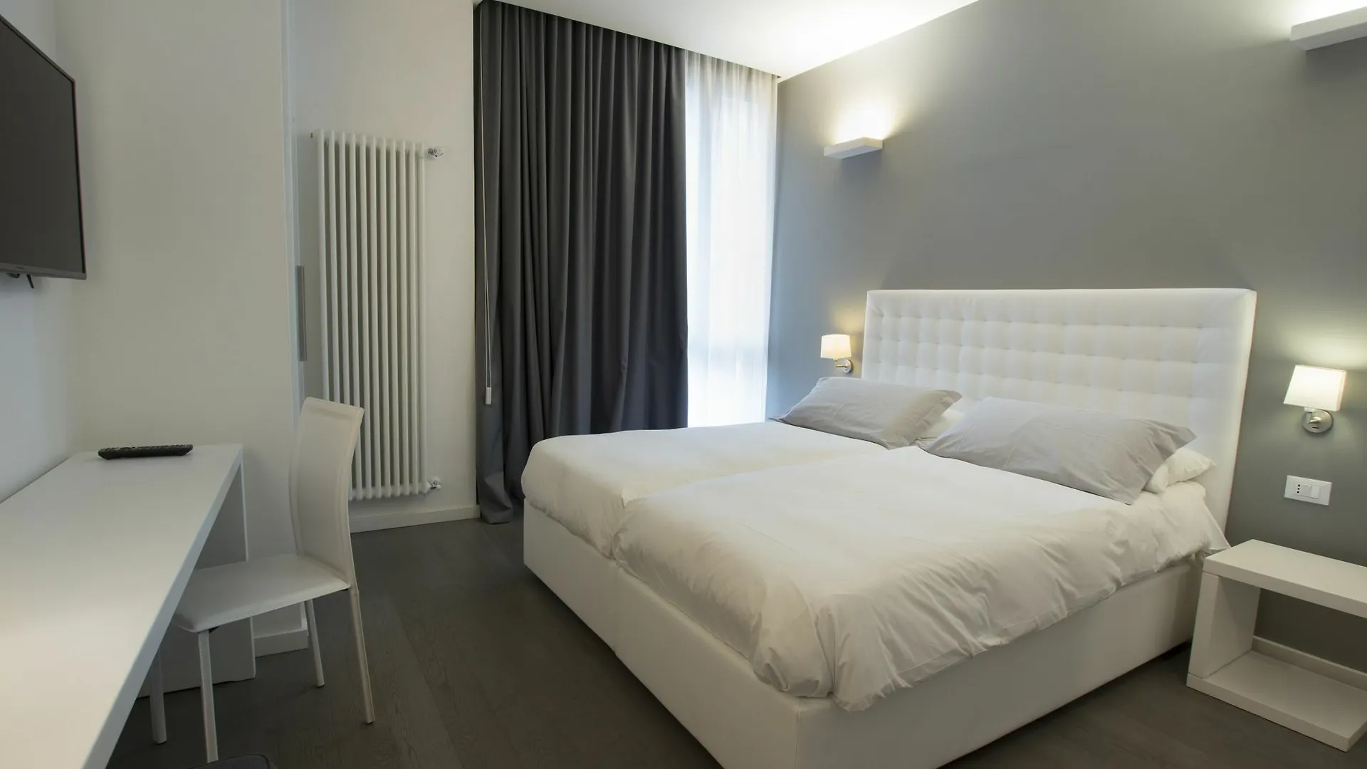 Midnight in Genova Hotel 3*, Genua